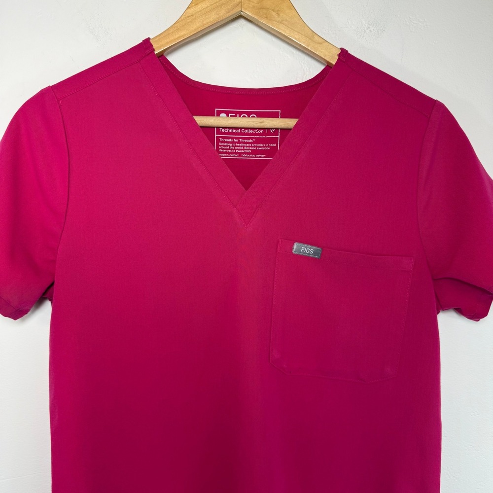 FIGS Scrub Top Magenta Pink Catarina V-Neck One-Pocket Medical Workwear XS - Picture 2 of 11